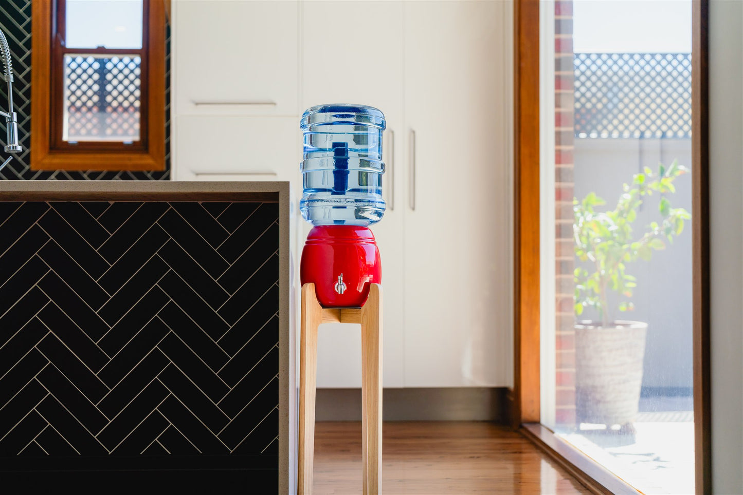 Wonder Well - Sara - Premium Ceramic Dispenser (Includes 2 Returnable Bottles)